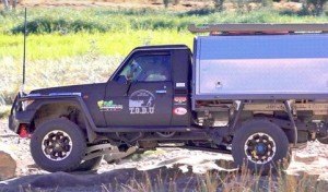 79 Series Single Cab Side Steps v2